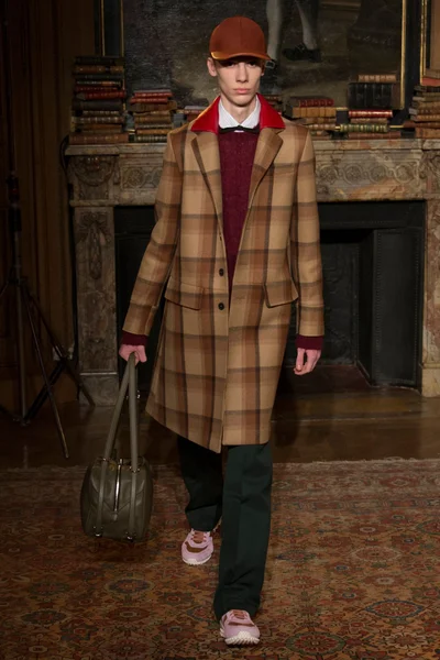 Look 13